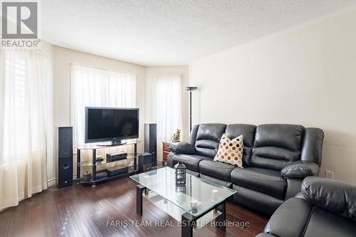 67 Kenwell Crescent, Barrie, ON - Indoor Photo Showing Living Room