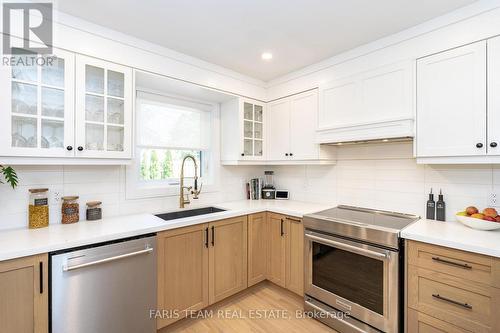 993 Whitney Crescent, Midland, ON - Indoor Photo Showing Kitchen