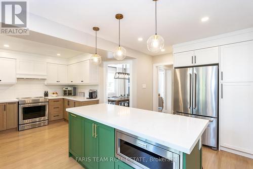 993 Whitney Crescent, Midland, ON - Indoor Photo Showing Kitchen With Upgraded Kitchen