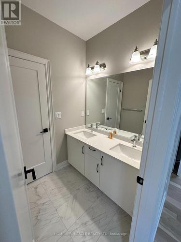 (Upper) - 15 Twilley Road, Brampton, ON - Indoor Photo Showing Bathroom