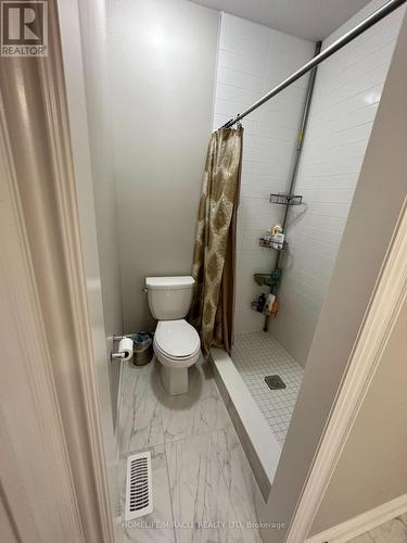 (Upper) - 15 Twilley Road, Brampton, ON - Indoor Photo Showing Bathroom