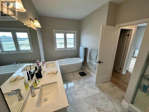 (Upper) - 15 Twilley Road, Brampton, ON - Indoor Photo Showing Bathroom