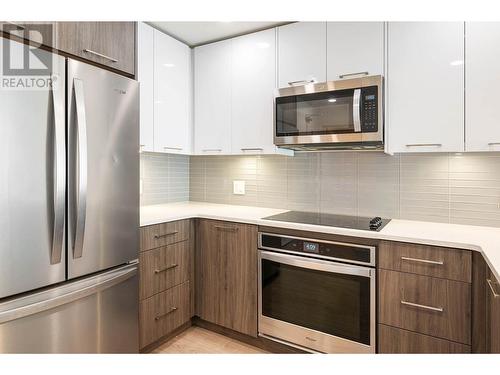 885 University  Drive Unit# 202, Kamloops, BC - Indoor Photo Showing Kitchen With Stainless Steel Kitchen With Upgraded Kitchen