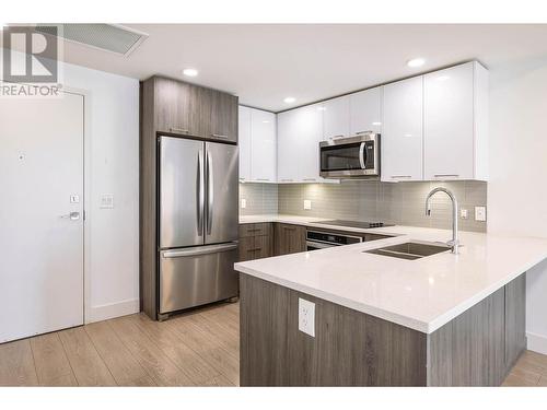 885 University  Drive Unit# 202, Kamloops, BC - Indoor Photo Showing Kitchen With Stainless Steel Kitchen With Double Sink With Upgraded Kitchen