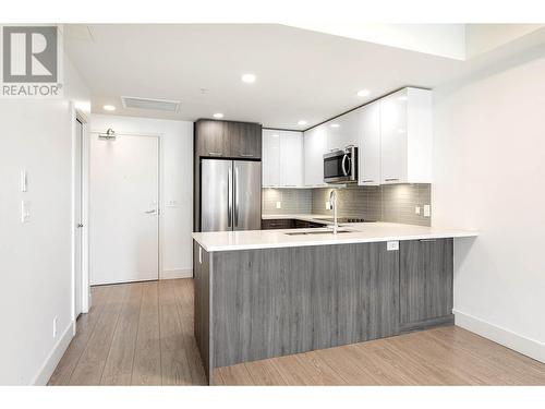 885 University  Drive Unit# 202, Kamloops, BC - Indoor Photo Showing Kitchen With Upgraded Kitchen