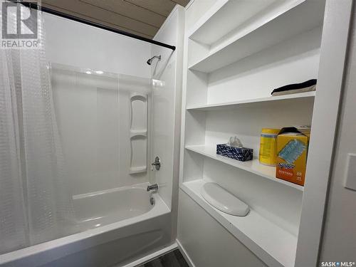 311 1St Street, Wilkie, SK - Indoor Photo Showing Bathroom