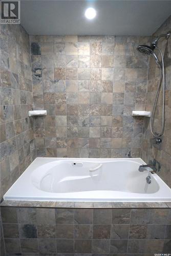 6429 Rochdale Boulevard, Regina, SK - Indoor Photo Showing Bathroom