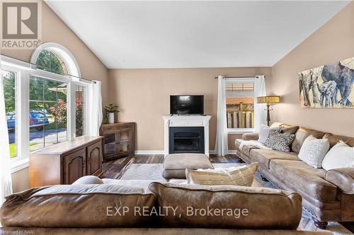 55 Thorold Avenue, Thorold, ON - Indoor Photo Showing Living Room With Fireplace