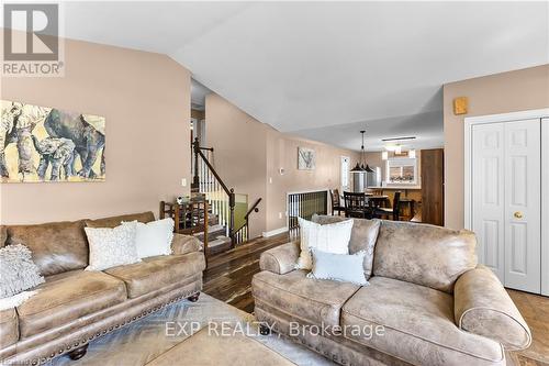 55 Thorold Avenue, Thorold, ON - Indoor Photo Showing Living Room