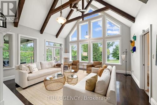 1460 County Rd 3, Prince Edward County, ON - Indoor Photo Showing Living Room