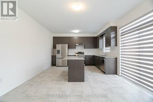 13 Rustic Oak Trail, North Dumfries, ON - Indoor Photo Showing Kitchen