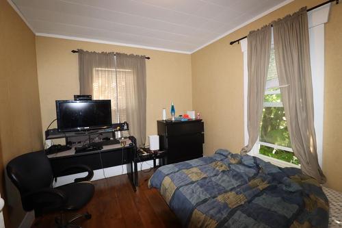 7357 9Th Street, Grand Forks, BC - Indoor Photo Showing Bedroom