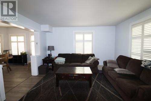 7357 9Th Street, Grand Forks, BC - Indoor Photo Showing Living Room