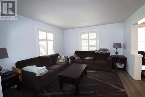 7357 9Th Street, Grand Forks, BC - Indoor Photo Showing Living Room