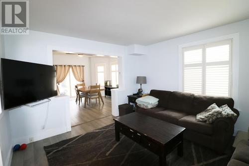 7357 9Th Street, Grand Forks, BC - Indoor Photo Showing Living Room