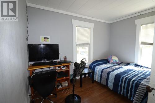 7357 9Th Street, Grand Forks, BC - Indoor Photo Showing Bedroom