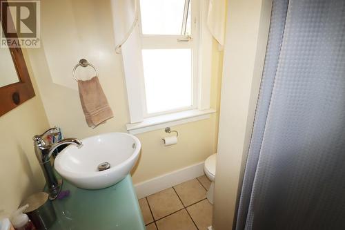 7357 9Th Street, Grand Forks, BC - Indoor Photo Showing Bathroom