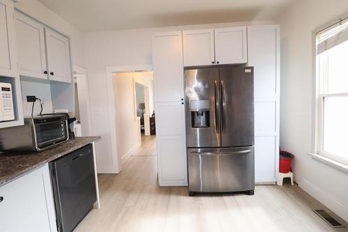 7357 9Th Street, Grand Forks, BC - Indoor Photo Showing Kitchen