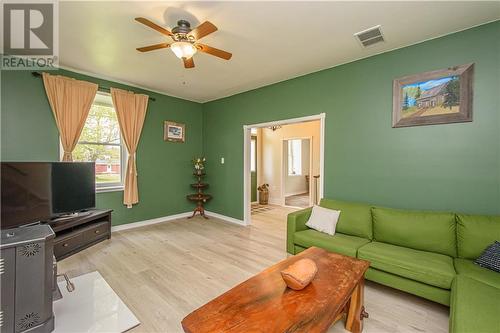 3415 Route 134, Shediac Cape, NB - Indoor Photo Showing Living Room