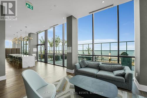 80 Windward Drive, Grimsby, ON - Indoor Photo Showing Living Room