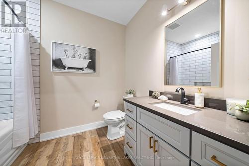 10 King Street, Kawartha Lakes, ON - Indoor Photo Showing Bathroom