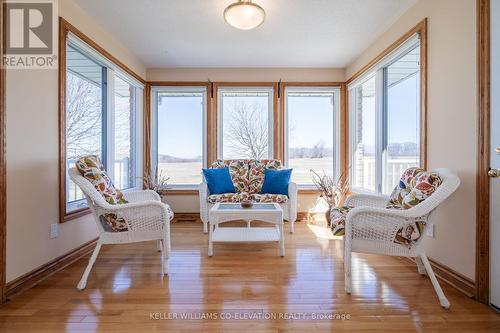 8485 Highway 93, Tiny, ON - Indoor Photo Showing Living Room