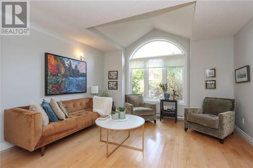 464 Kaireen Street, Sudbury, ON - Indoor Photo Showing Living Room