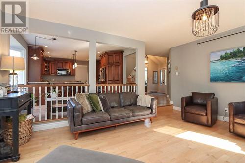 464 Kaireen Street, Sudbury, ON - Indoor Photo Showing Living Room