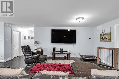 5269 Macleod Road, South Stormont, ON - Indoor Photo Showing Living Room