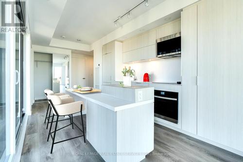 911 - 370 Martha Street, Burlington, ON - Indoor Photo Showing Kitchen