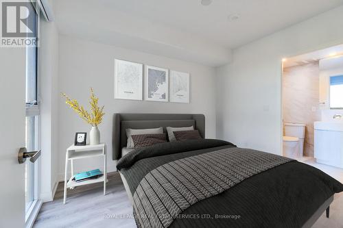 911 - 370 Martha Street, Burlington, ON - Indoor Photo Showing Bedroom