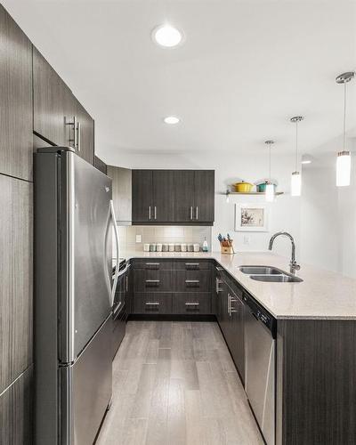 3 880 Rathgar Avenue, Winnipeg, MB - Indoor Photo Showing Kitchen With Double Sink With Upgraded Kitchen