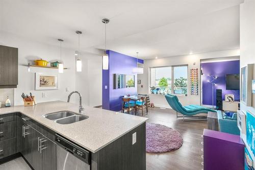 3 880 Rathgar Avenue, Winnipeg, MB - Indoor Photo Showing Kitchen With Double Sink