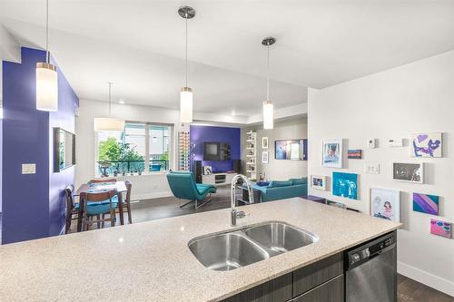 3 880 Rathgar Avenue, Winnipeg, MB - Indoor Photo Showing Kitchen With Double Sink