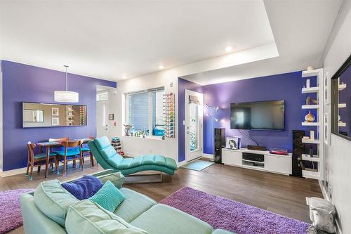 3 880 Rathgar Avenue, Winnipeg, MB - Indoor Photo Showing Living Room