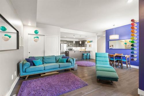 3 880 Rathgar Avenue, Winnipeg, MB - Indoor Photo Showing Living Room