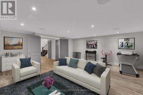 4 - 509 Elizabeth Street, Burlington, ON - Indoor Photo Showing Living Room