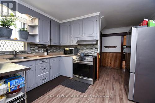 122 Clara Street, Thorold, ON - Indoor Photo Showing Kitchen