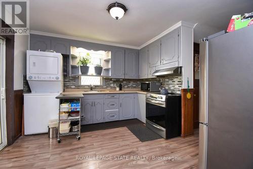 122 Clara Street, Thorold, ON - Indoor Photo Showing Kitchen