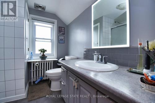 122 Clara Street, Thorold, ON - Indoor Photo Showing Bathroom