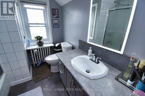 122 Clara Street, Thorold, ON - Indoor Photo Showing Bathroom