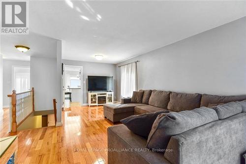 1044 Montrose Street, Brockville, ON - Indoor Photo Showing Living Room