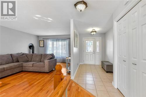 1044 Montrose Street, Brockville, ON - Indoor Photo Showing Living Room