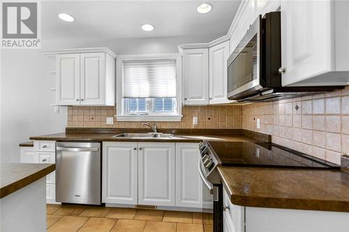 1044 Montrose Street, Brockville, ON - Indoor Photo Showing Kitchen With Double Sink