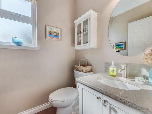 1337 Marchant Rd, Central Saanich, BC - Indoor Photo Showing Bathroom