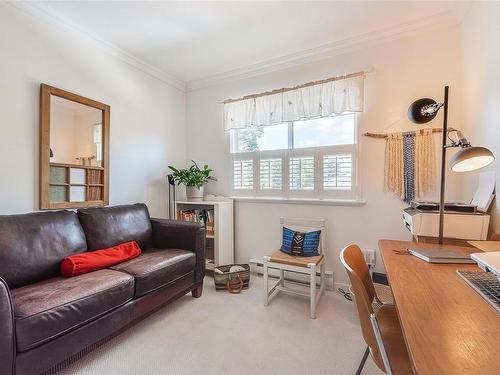 1337 Marchant Rd, Central Saanich, BC - Indoor Photo Showing Living Room