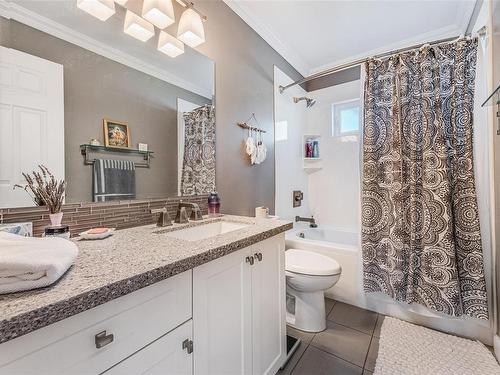 1337 Marchant Rd, Central Saanich, BC - Indoor Photo Showing Bathroom