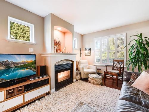 1337 Marchant Rd, Central Saanich, BC - Indoor Photo Showing Living Room With Fireplace