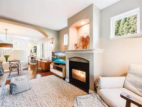 1337 Marchant Rd, Central Saanich, BC - Indoor Photo Showing Living Room With Fireplace