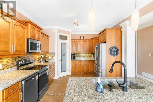 78 Oliver Crescent, Zorra (Thamesford), ON - Indoor Photo Showing Kitchen With Double Sink With Upgraded Kitchen